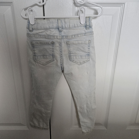 Toddler Boy Distressed Denim Jeans - Picture 2 of 4